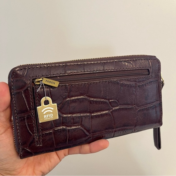 Fossil Multifunction Women's Faux Leather Clutch Wallet - Picture 2 of 9